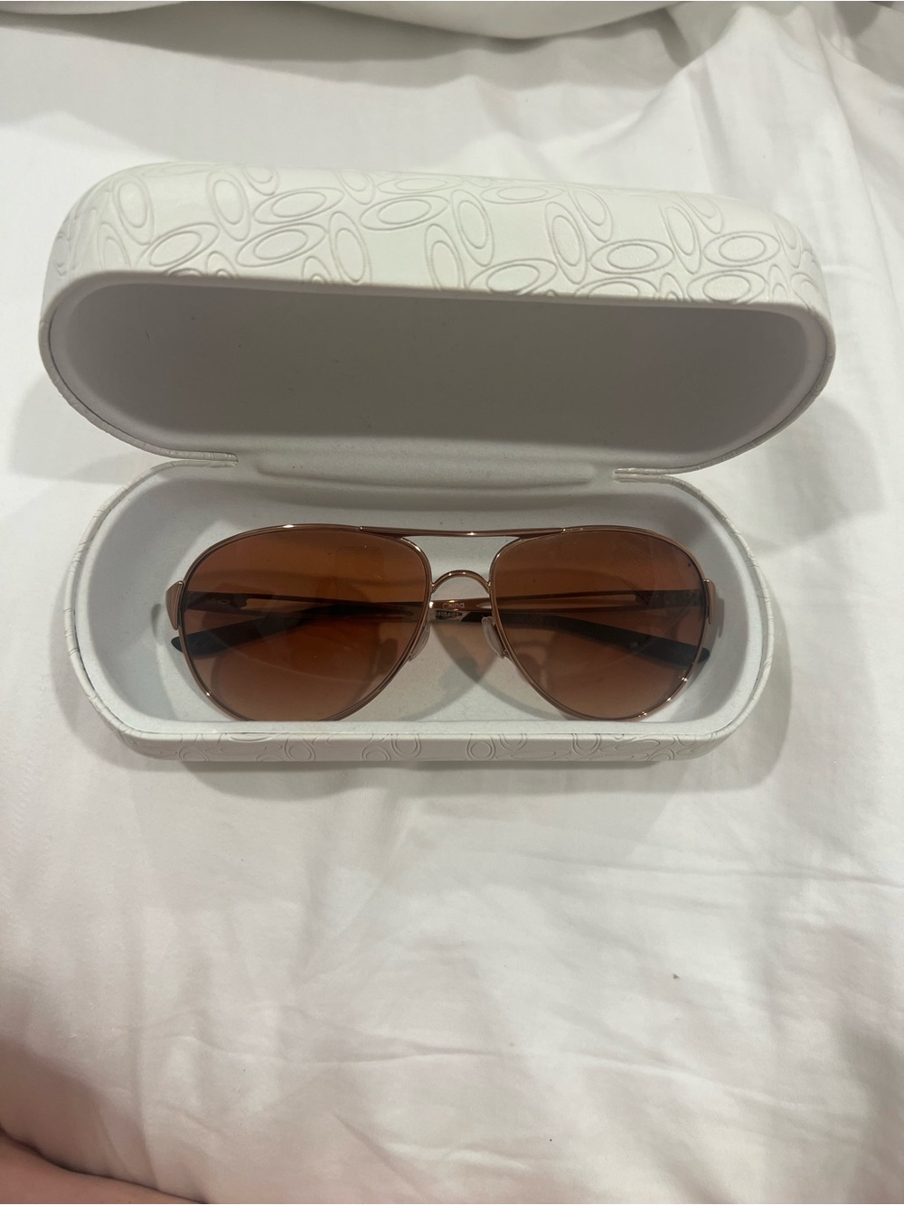 Aviator Oakley Sunglasses with Brown Gradient Lenses